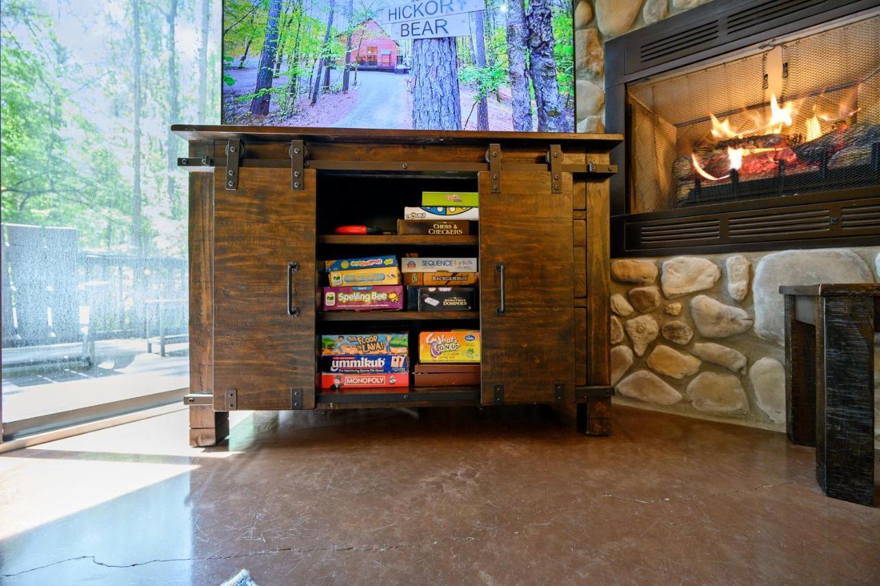 Hickory Bear - Cabin Surrounded By Pines, Sleeps 10, Hot Tub, Fire Pit, Arcade, Foosball Table & Deck Slide Broken Bow Kültér fotó