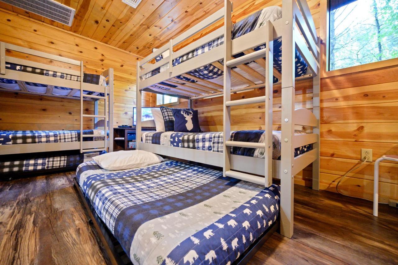 Hickory Bear - Cabin Surrounded By Pines, Sleeps 10, Hot Tub, Fire Pit, Arcade, Foosball Table & Deck Slide Broken Bow Kültér fotó