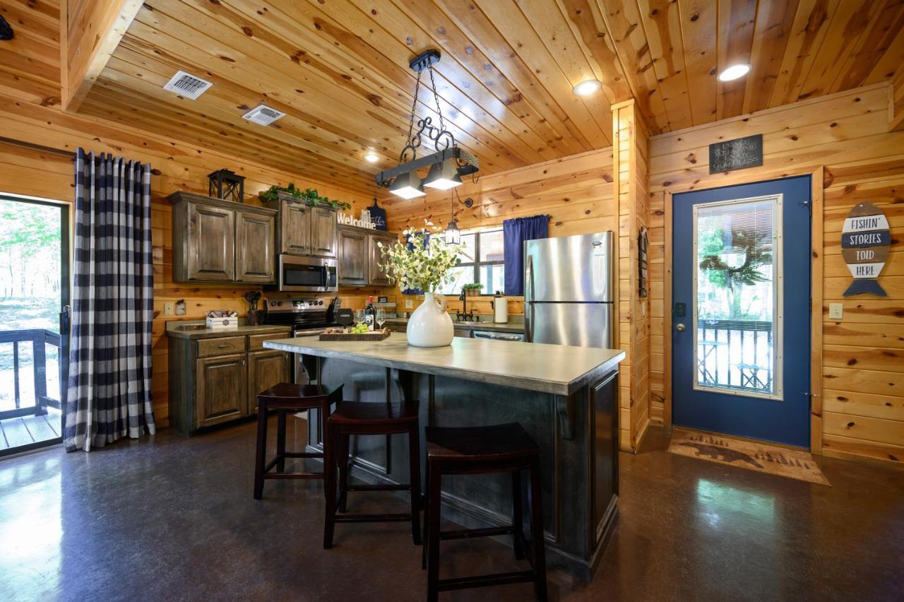 Hickory Bear - Cabin Surrounded By Pines, Sleeps 10, Hot Tub, Fire Pit, Arcade, Foosball Table & Deck Slide Broken Bow Kültér fotó