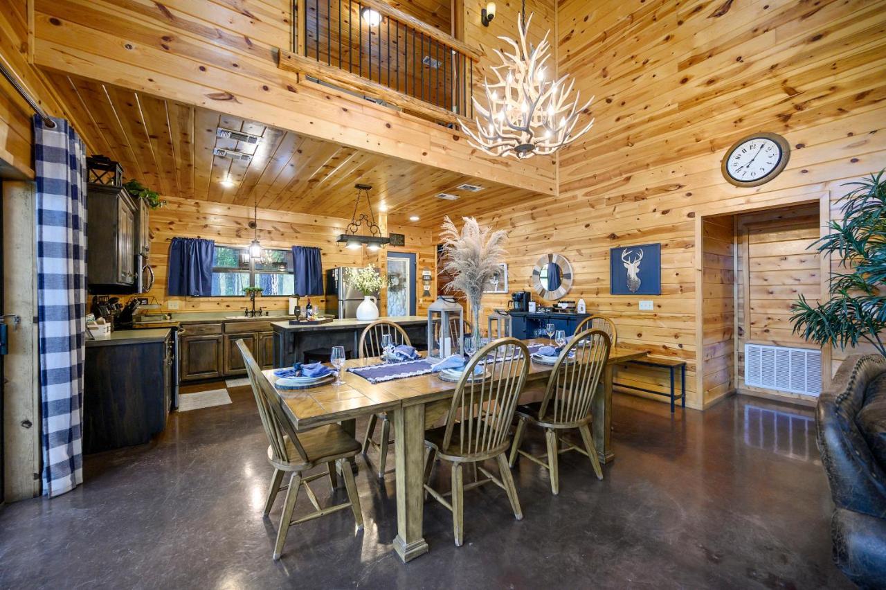 Hickory Bear - Cabin Surrounded By Pines, Sleeps 10, Hot Tub, Fire Pit, Arcade, Foosball Table & Deck Slide Broken Bow Kültér fotó
