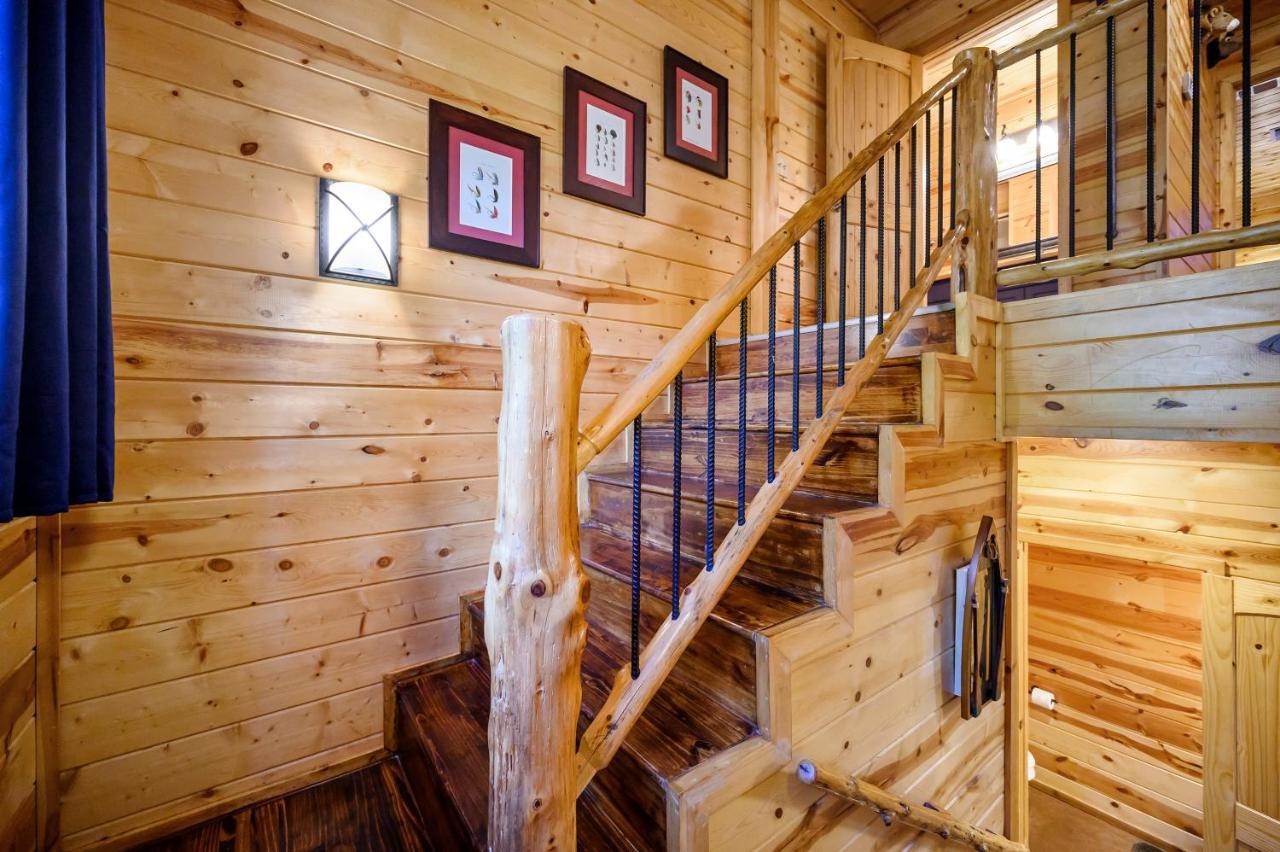 Hickory Bear - Cabin Surrounded By Pines, Sleeps 10, Hot Tub, Fire Pit, Arcade, Foosball Table & Deck Slide Broken Bow Kültér fotó