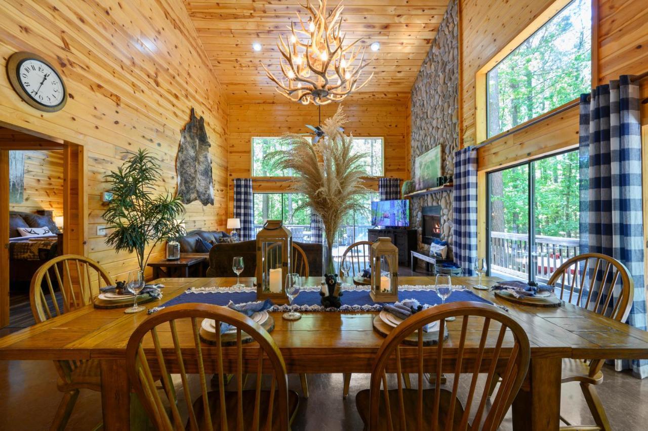Hickory Bear - Cabin Surrounded By Pines, Sleeps 10, Hot Tub, Fire Pit, Arcade, Foosball Table & Deck Slide Broken Bow Kültér fotó