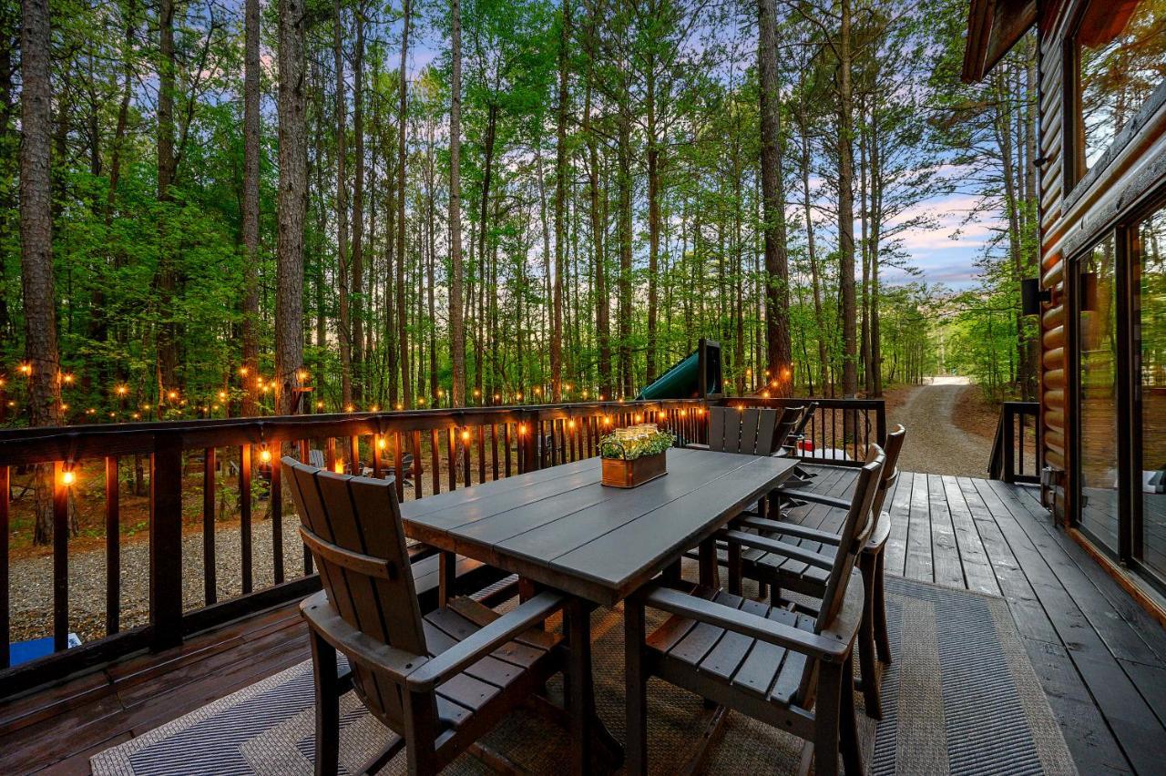 Hickory Bear - Cabin Surrounded By Pines, Sleeps 10, Hot Tub, Fire Pit, Arcade, Foosball Table & Deck Slide Broken Bow Kültér fotó