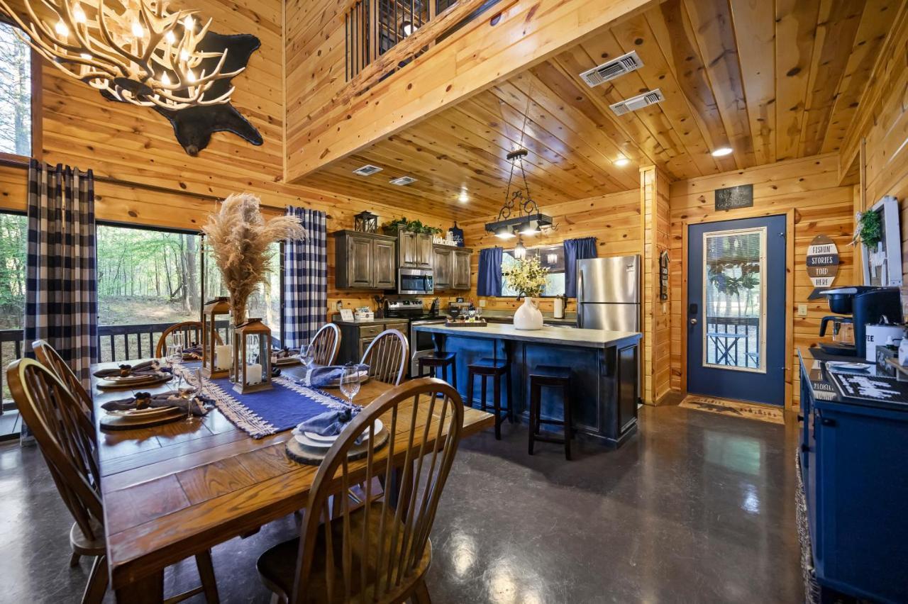 Hickory Bear - Cabin Surrounded By Pines, Sleeps 10, Hot Tub, Fire Pit, Arcade, Foosball Table & Deck Slide Broken Bow Kültér fotó