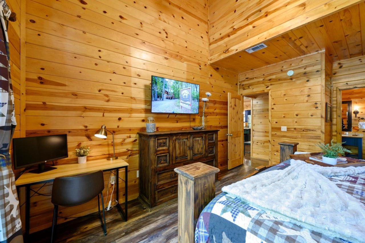 Hickory Bear - Cabin Surrounded By Pines, Sleeps 10, Hot Tub, Fire Pit, Arcade, Foosball Table & Deck Slide Broken Bow Kültér fotó