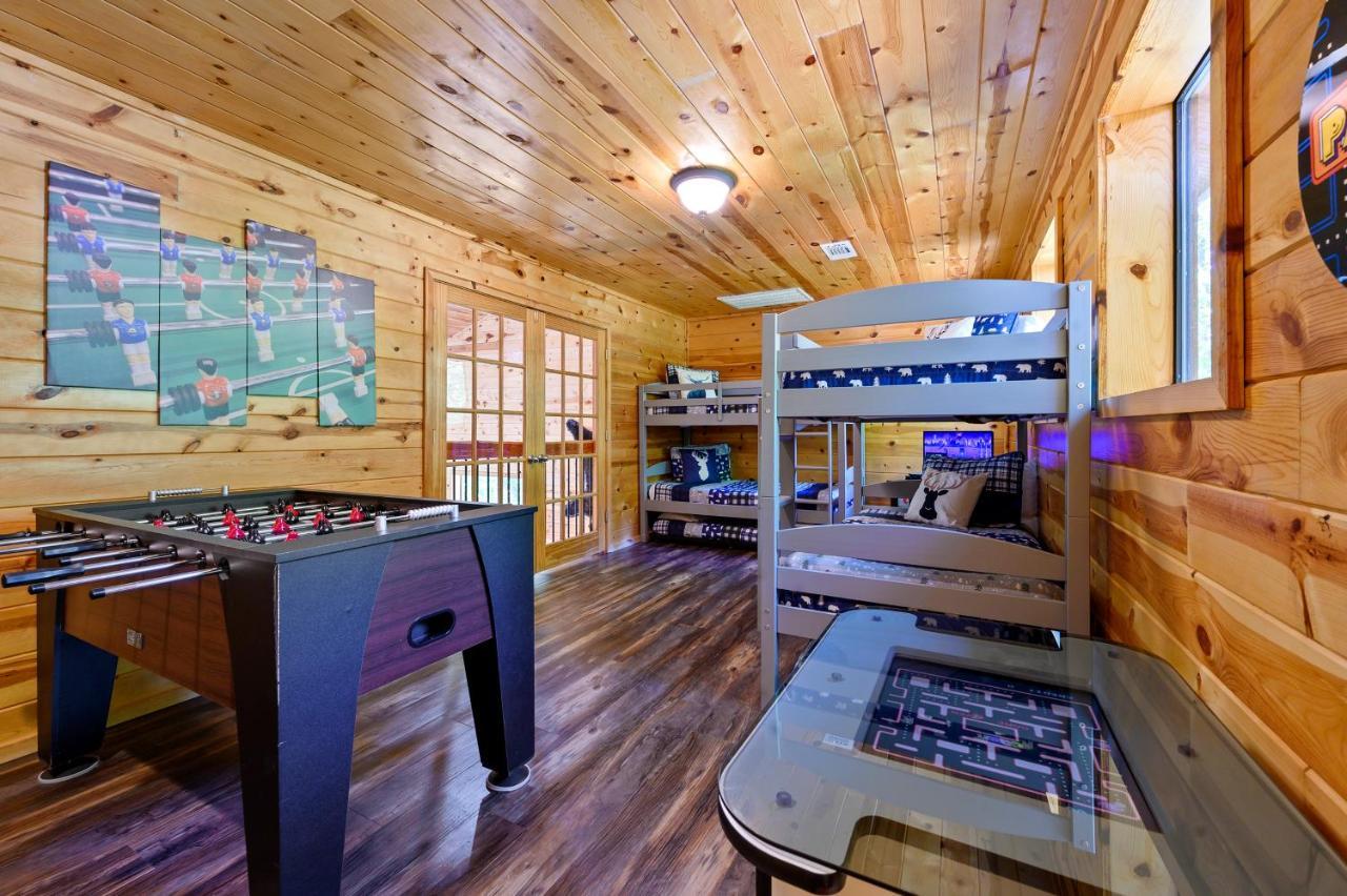 Hickory Bear - Cabin Surrounded By Pines, Sleeps 10, Hot Tub, Fire Pit, Arcade, Foosball Table & Deck Slide Broken Bow Kültér fotó
