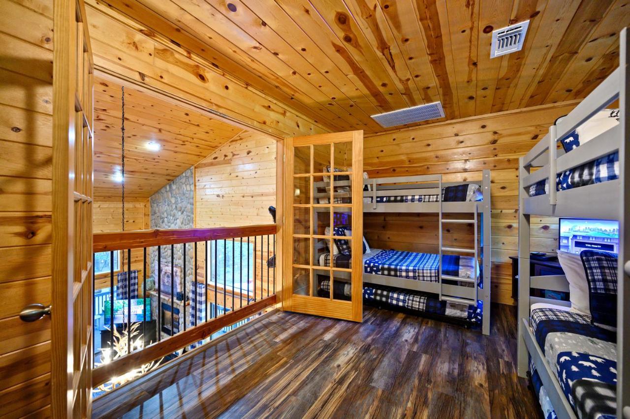 Hickory Bear - Cabin Surrounded By Pines, Sleeps 10, Hot Tub, Fire Pit, Arcade, Foosball Table & Deck Slide Broken Bow Kültér fotó