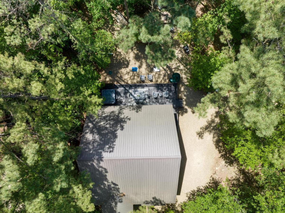 Hickory Bear - Cabin Surrounded By Pines, Sleeps 10, Hot Tub, Fire Pit, Arcade, Foosball Table & Deck Slide Broken Bow Kültér fotó