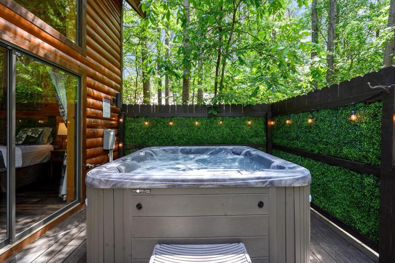 Hickory Bear - Cabin Surrounded By Pines, Sleeps 10, Hot Tub, Fire Pit, Arcade, Foosball Table & Deck Slide Broken Bow Kültér fotó