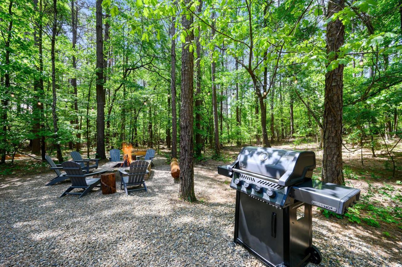 Hickory Bear - Cabin Surrounded By Pines, Sleeps 10, Hot Tub, Fire Pit, Arcade, Foosball Table & Deck Slide Broken Bow Kültér fotó