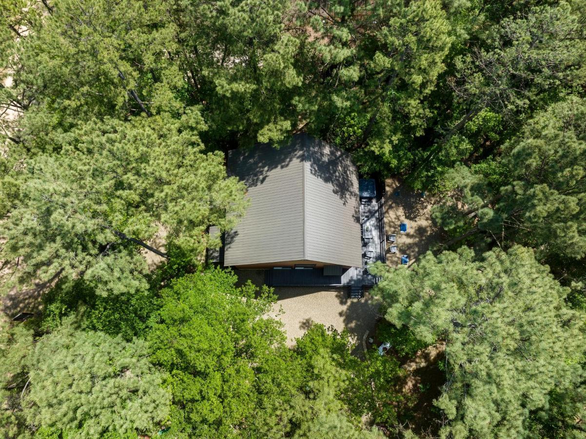 Hickory Bear - Cabin Surrounded By Pines, Sleeps 10, Hot Tub, Fire Pit, Arcade, Foosball Table & Deck Slide Broken Bow Kültér fotó